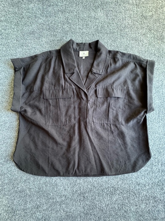 Tuckernuck Tops - Tuckernuck Short Sleeve V-Neck Button Up Blouse Black XXL